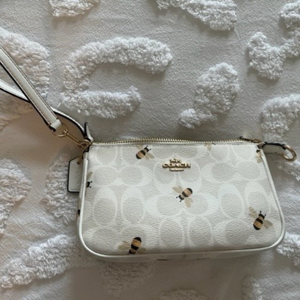 Nolita 19 In Signature Canvas With Bee Print Glacier White